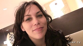 Petite Brune Amatrice Se Fait Sodomiser Et Fister à Fond