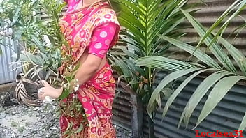 Desi Bhabhi’s Outdoor Passion In Red Saree With Devar