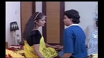Mallu Uma Maheswari’s Panty Peeled Off In Raw Uncensored Video
