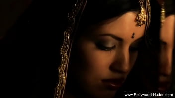 Sensual Indian Dancer’s Erotic Moves Will Make You Crave More