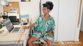 Yanks Ebony Lola Rose Fingers Her Hairy Pussy
