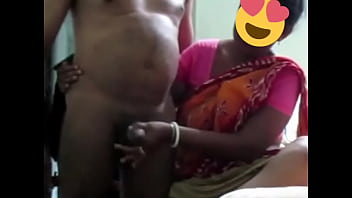 Aunty’s Expert Hands Milk Every Last Drop Of Pleasure