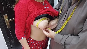 Desi Gaon Ki Chikni Bhabhi Ka Chhed Choda Tailor Ne Kapde Silvane Ke Badle, Garam Hindi Awaz Mein